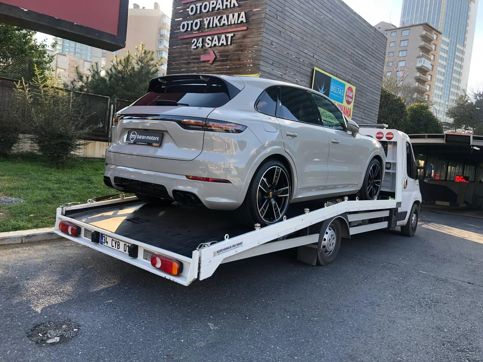 Özcan Oto Kurtarma SUV araç taşıma çekicisi